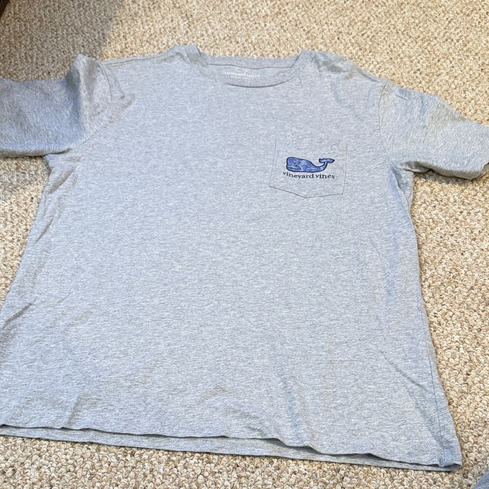 Vineyard vines t shirt